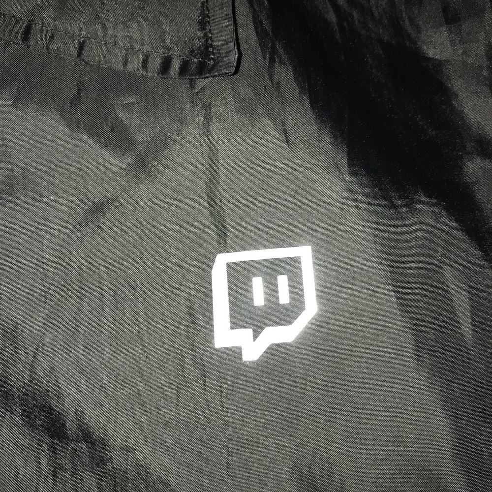 Twitch con windbreaker - Picture 3 of 6
